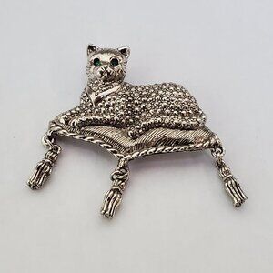 Vintage Avon Diva Cat Emerald Green Eye Brooch
